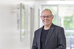  Prof. Dr. Andreas Petzold